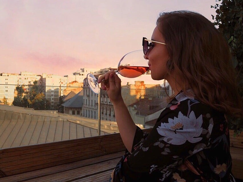 Ravintolahommia Bukarestissa – iloa, ihmetystä ja&nbsp;kotiviiniä